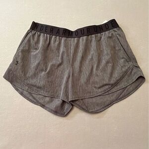 Women's Under Armour Heat Gear Gray Shorts With Pockets Size large